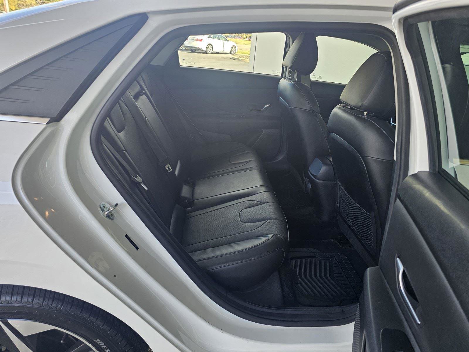 Used 2021 Hyundai Elantra Limited image 14