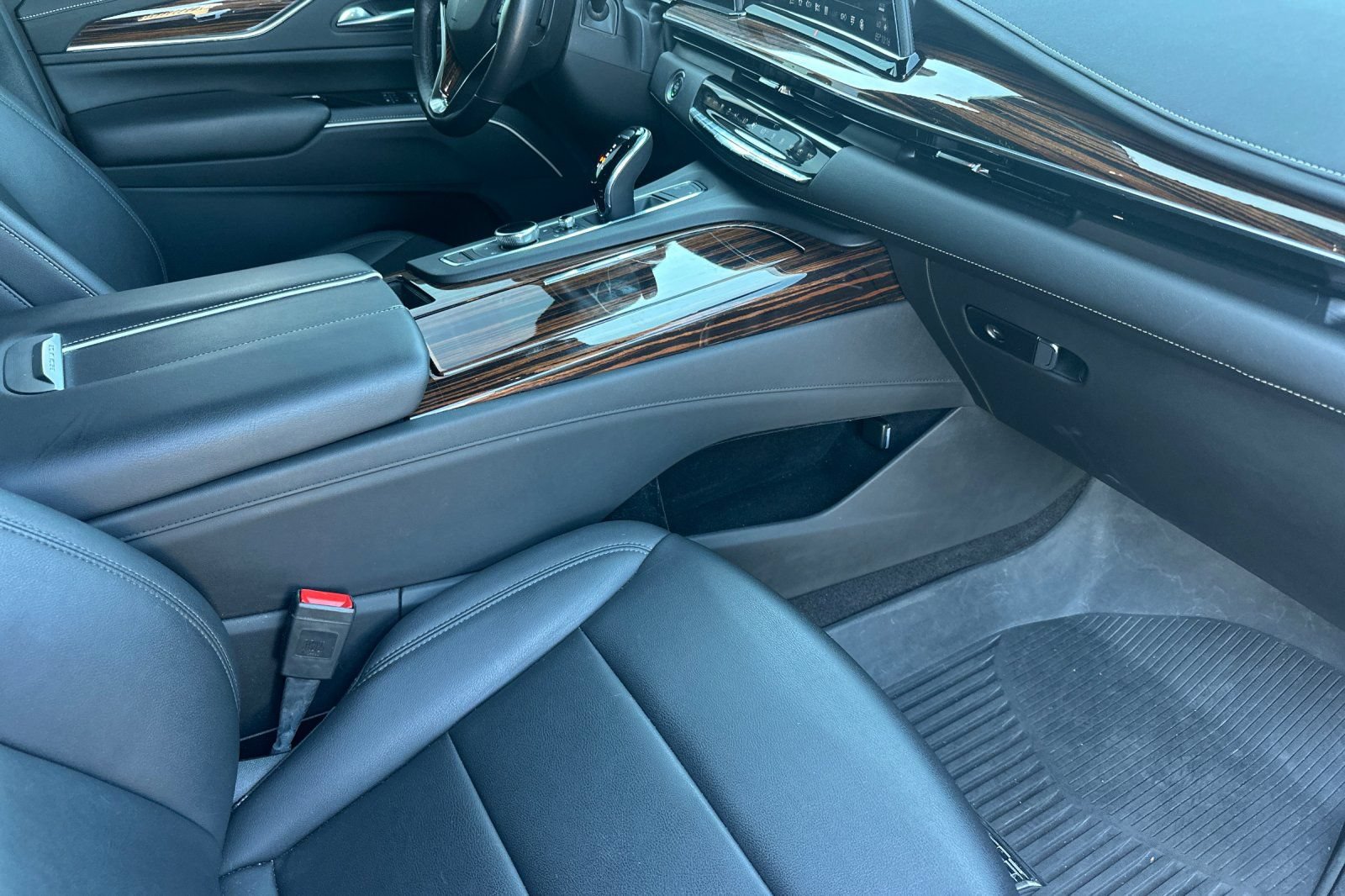 Used 2022 Cadillac Escalade Luxury AWD/4WD image 18