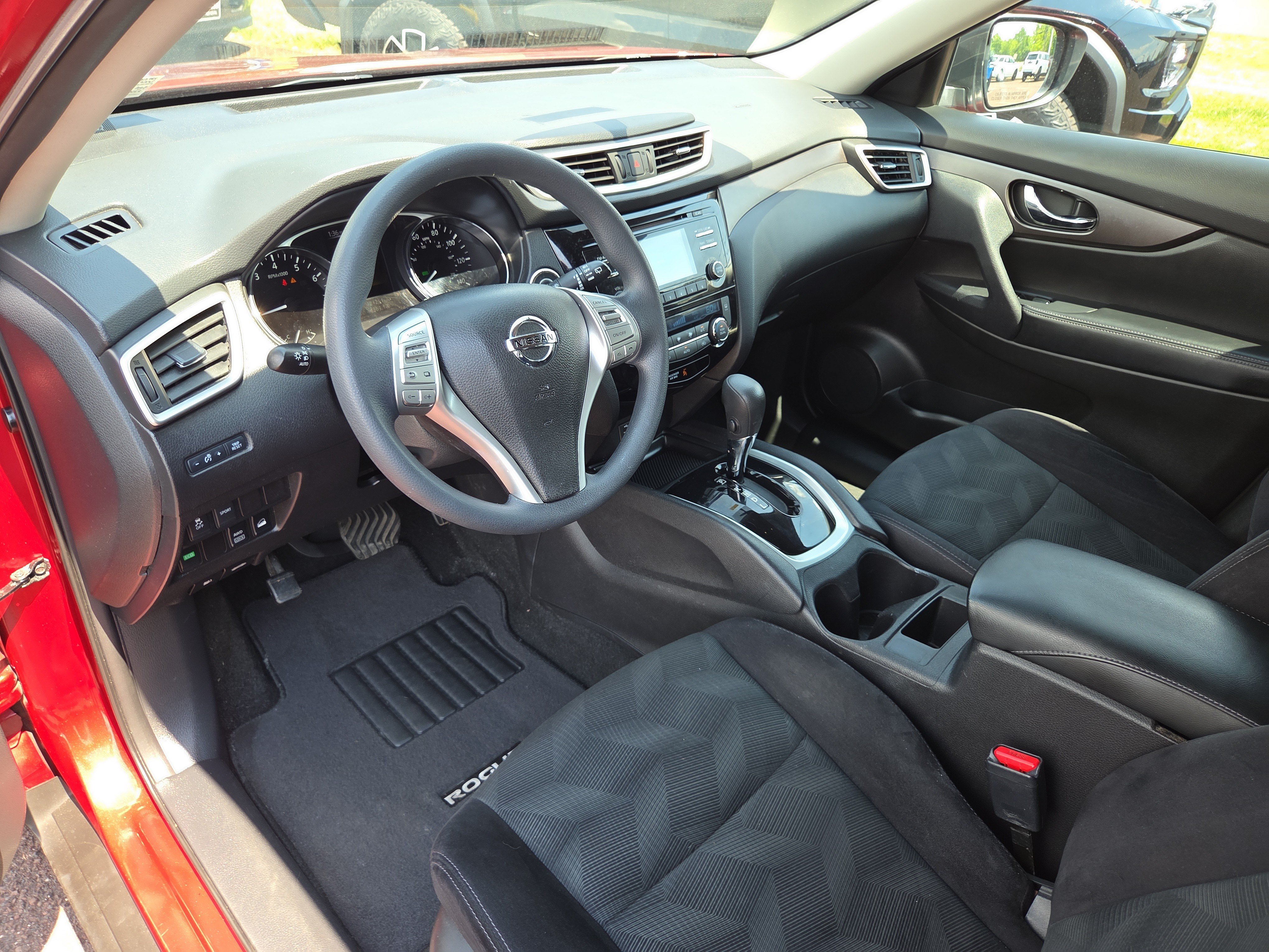 Used 2015 Nissan Rogue SV AWD/4WD image 15