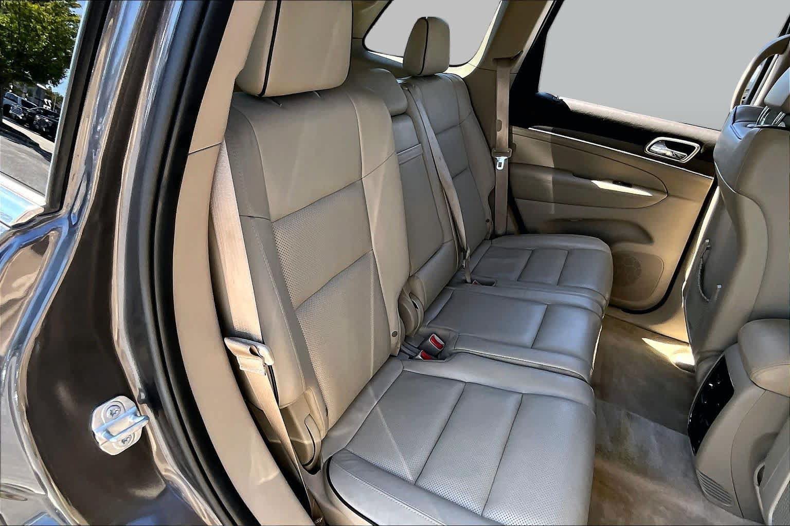 Used 2017 Jeep Grand Cherokee Overland AWD/4WD image 21