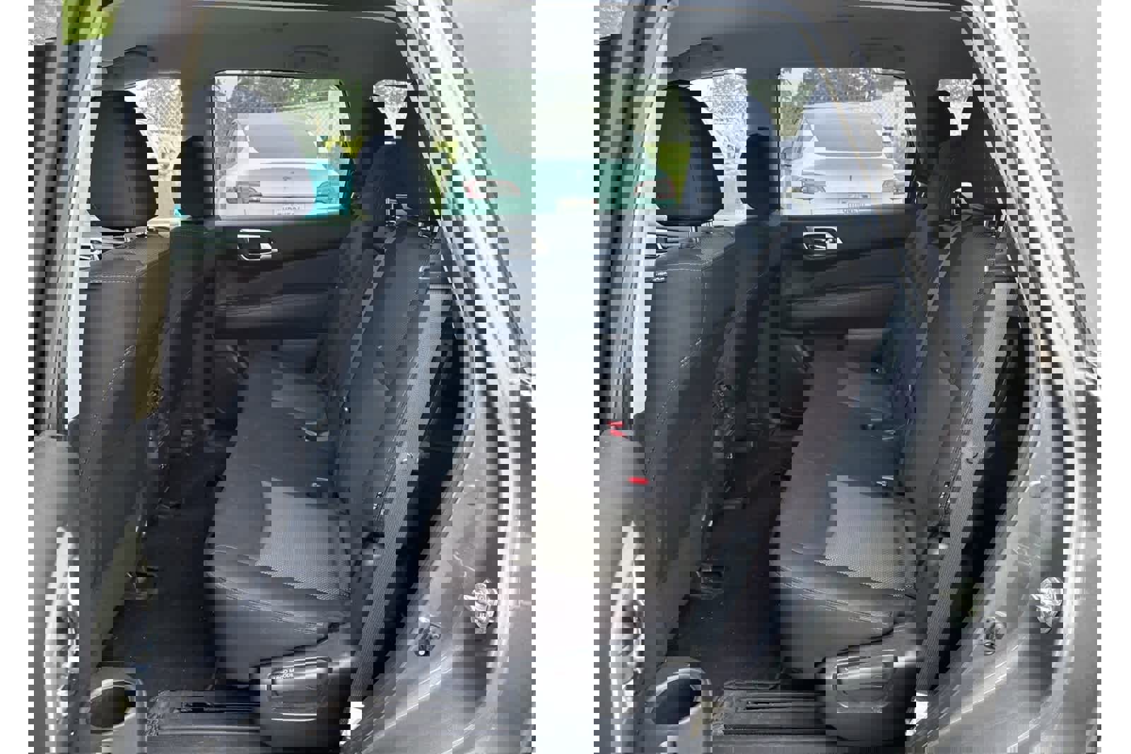 Used 2020 Nissan Pathfinder S image 5