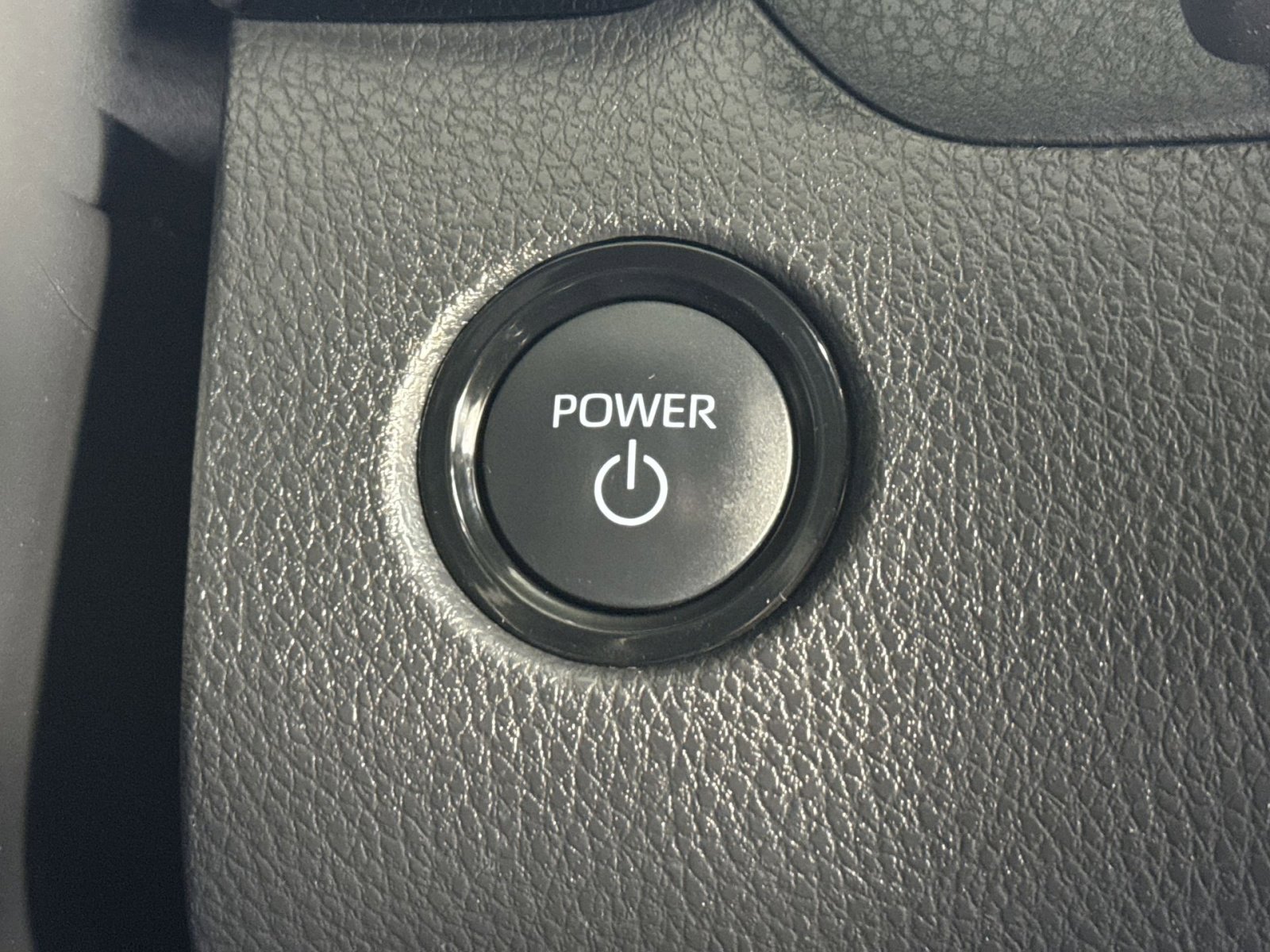 Used 2025 Toyota Camry SE w/ Convenience Package image 33