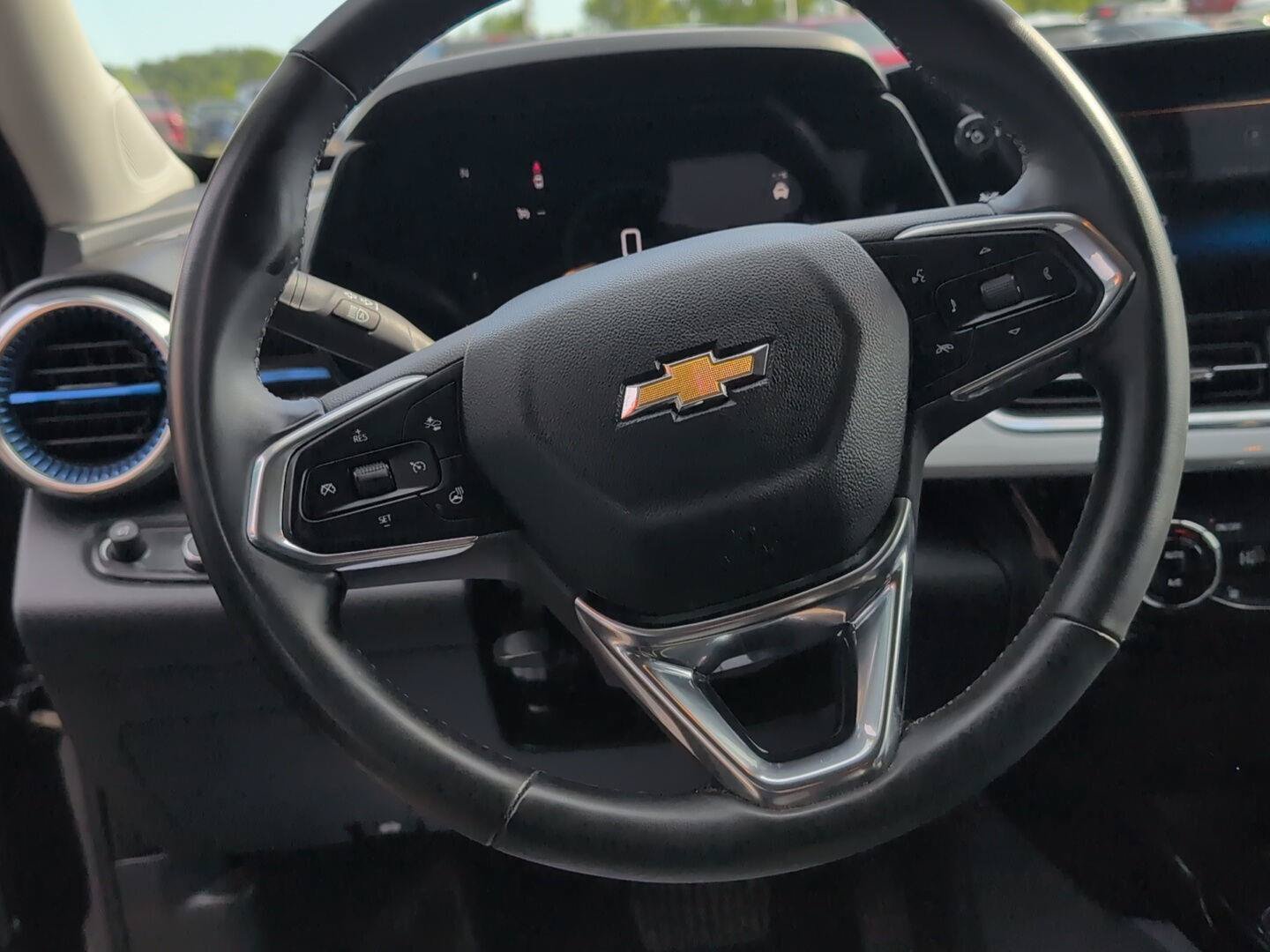 Used 2025 Chevrolet Trax LT w/ LT Convenience Package FWD image 19