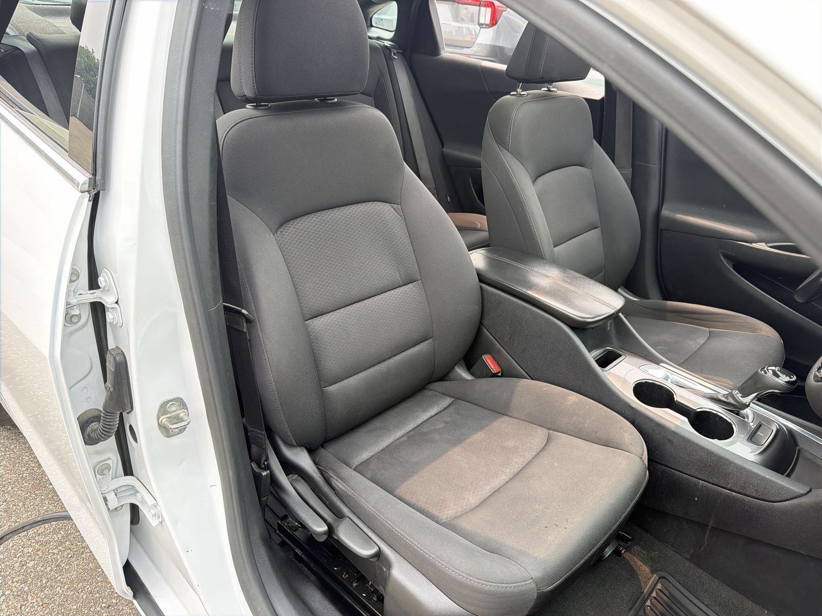 Used 2020 Chevrolet Malibu LT FWD image 25