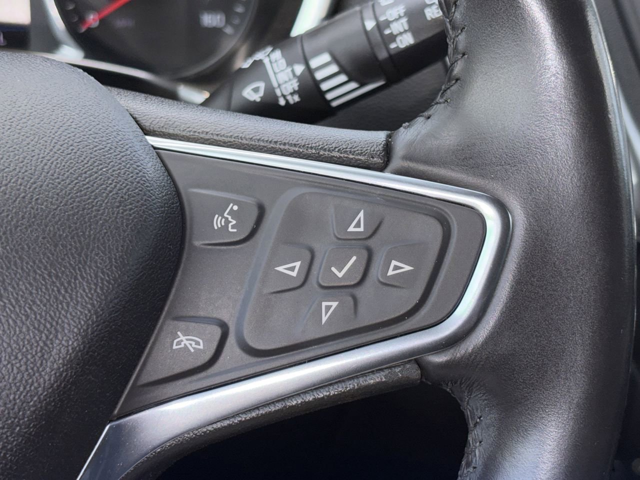Used 2019 Chevrolet Equinox LT w/ Driver Convenience Package FWD image 22