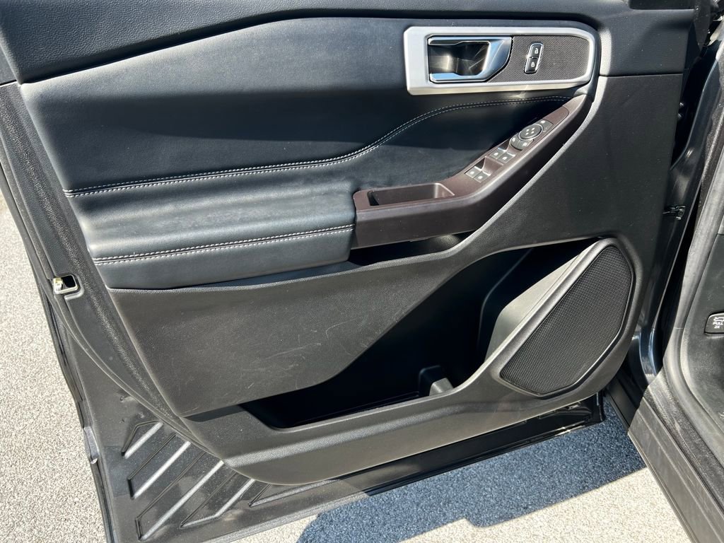 Used 2020 Ford Explorer XLT w/ Equipment Group 202A image 21