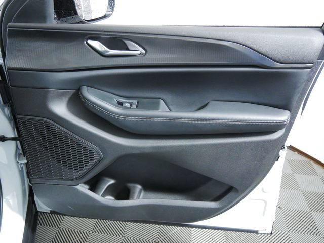 Used 2024 Jeep Grand Cherokee Altitude AWD/4WD image 14