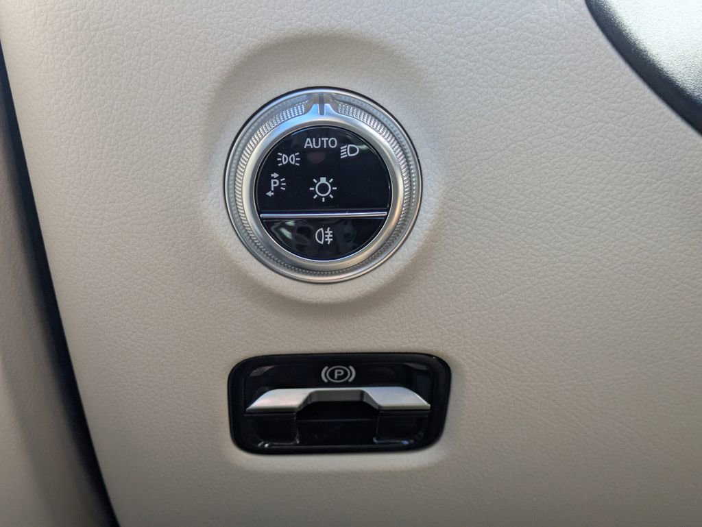 Used 2022 Mercedes-Benz C 300 Sedan image 23