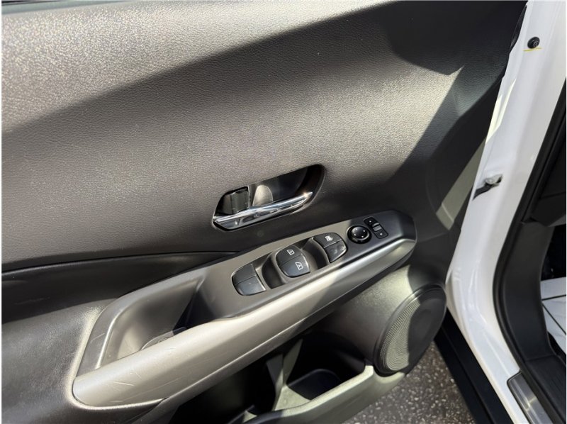 Used 2020 Nissan Kicks SR w/ SR Premium Package image 16