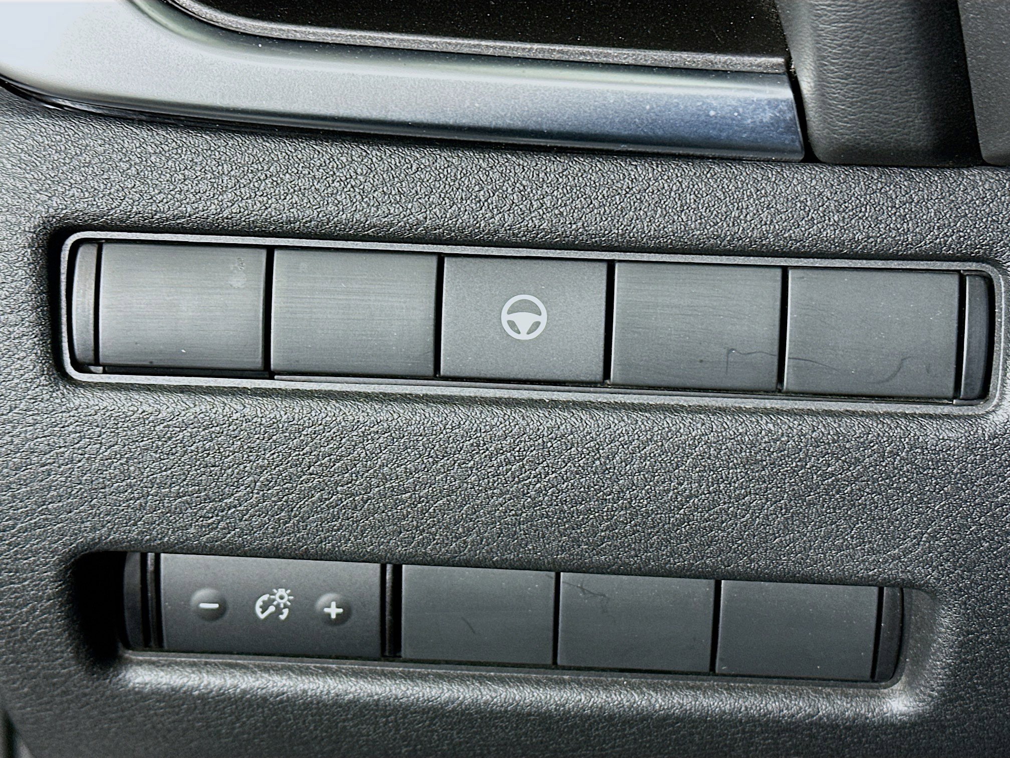 Used 2023 Nissan Rogue SV image 16