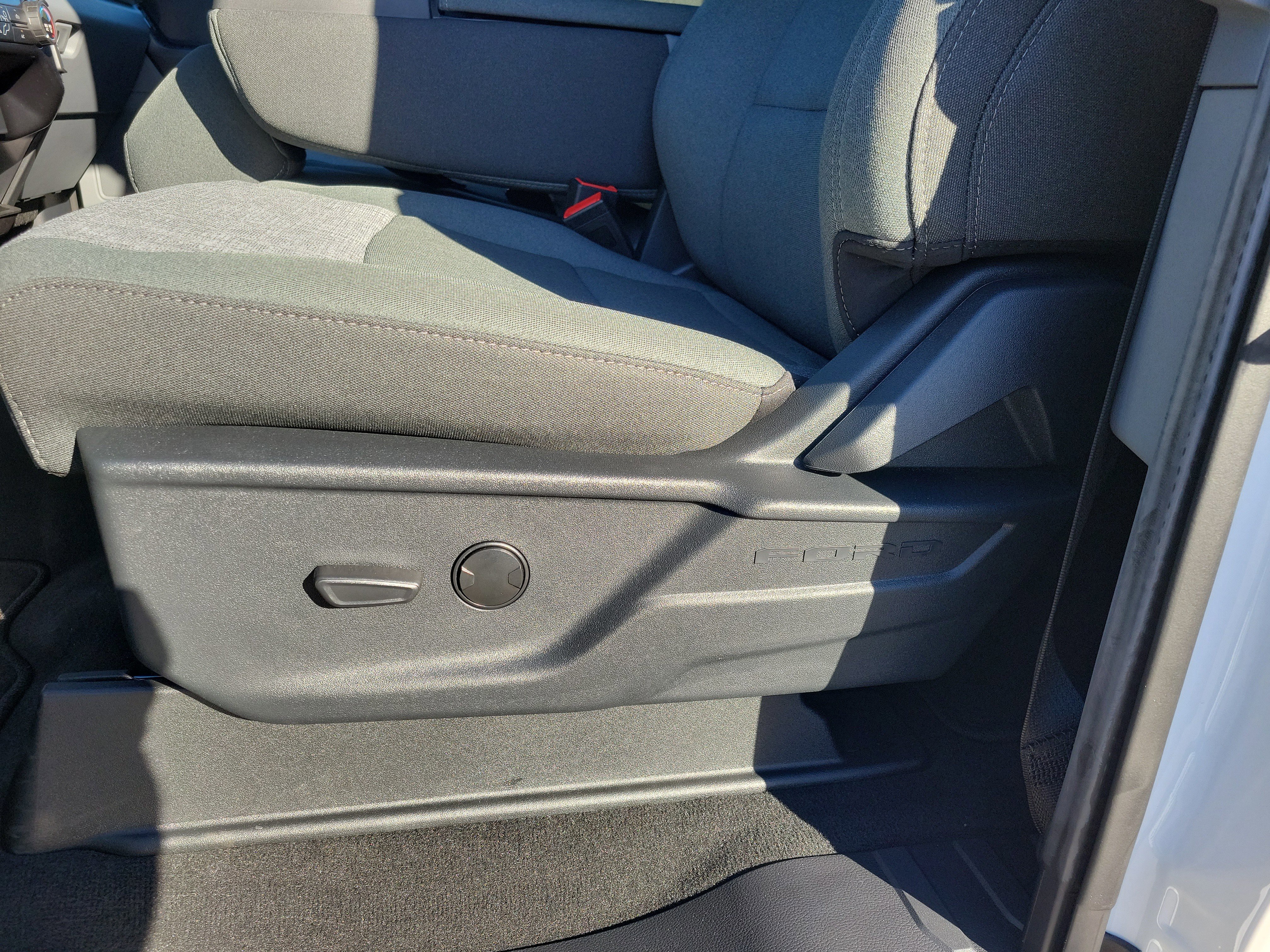 New 2025 Ford F350 XLT w/ FX4 Off-Road Package image 25