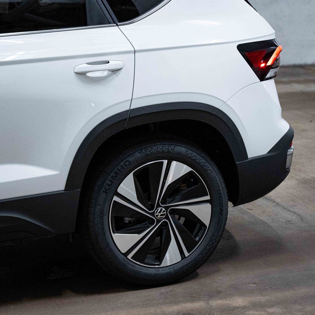 New 2025 Volkswagen Taos SE image 4