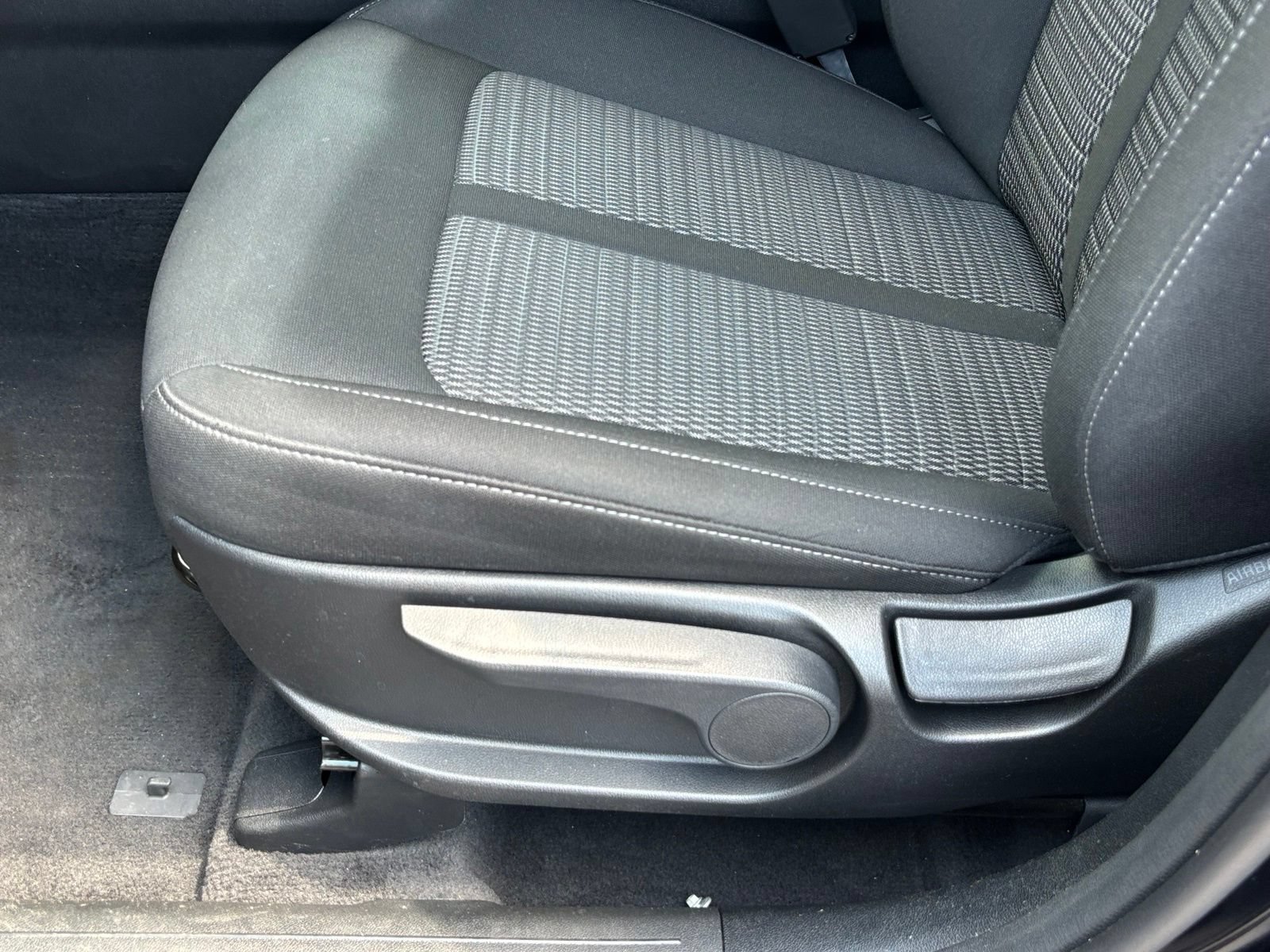 Used 2023 Kia Sorento LX FWD image 15