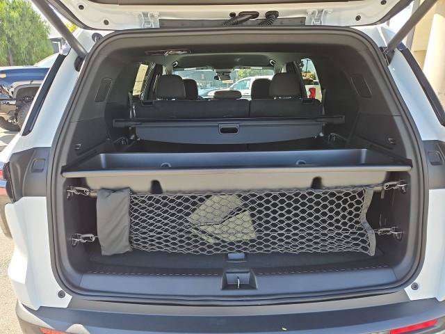 New 2027 Chevrolet Traverse LT w/ LPO, Cargo Package FWD image 26