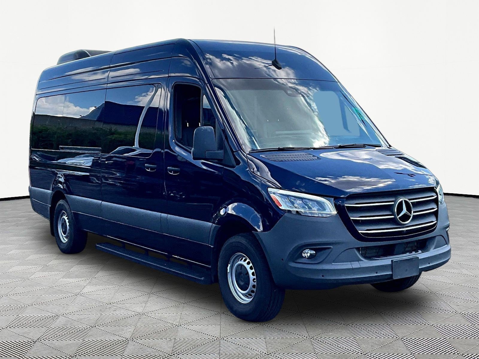 Used 2024 Mercedes-Benz Sprinter 2500 image 3