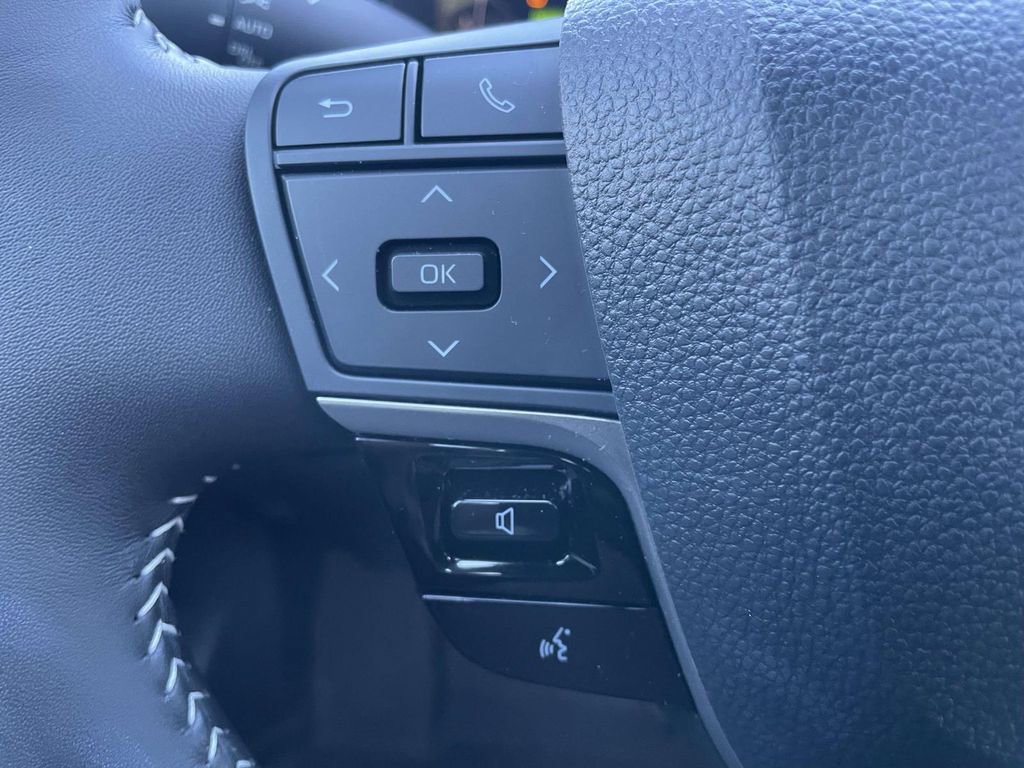 Used 2020 Toyota Camry XSE image 32