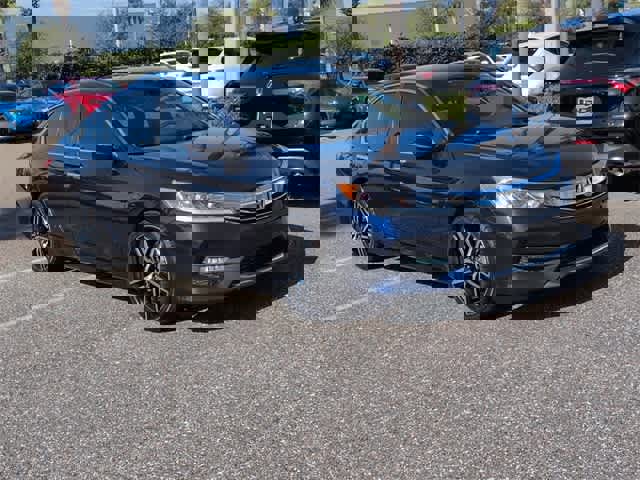 Used 2017 Honda Accord Sport image 2