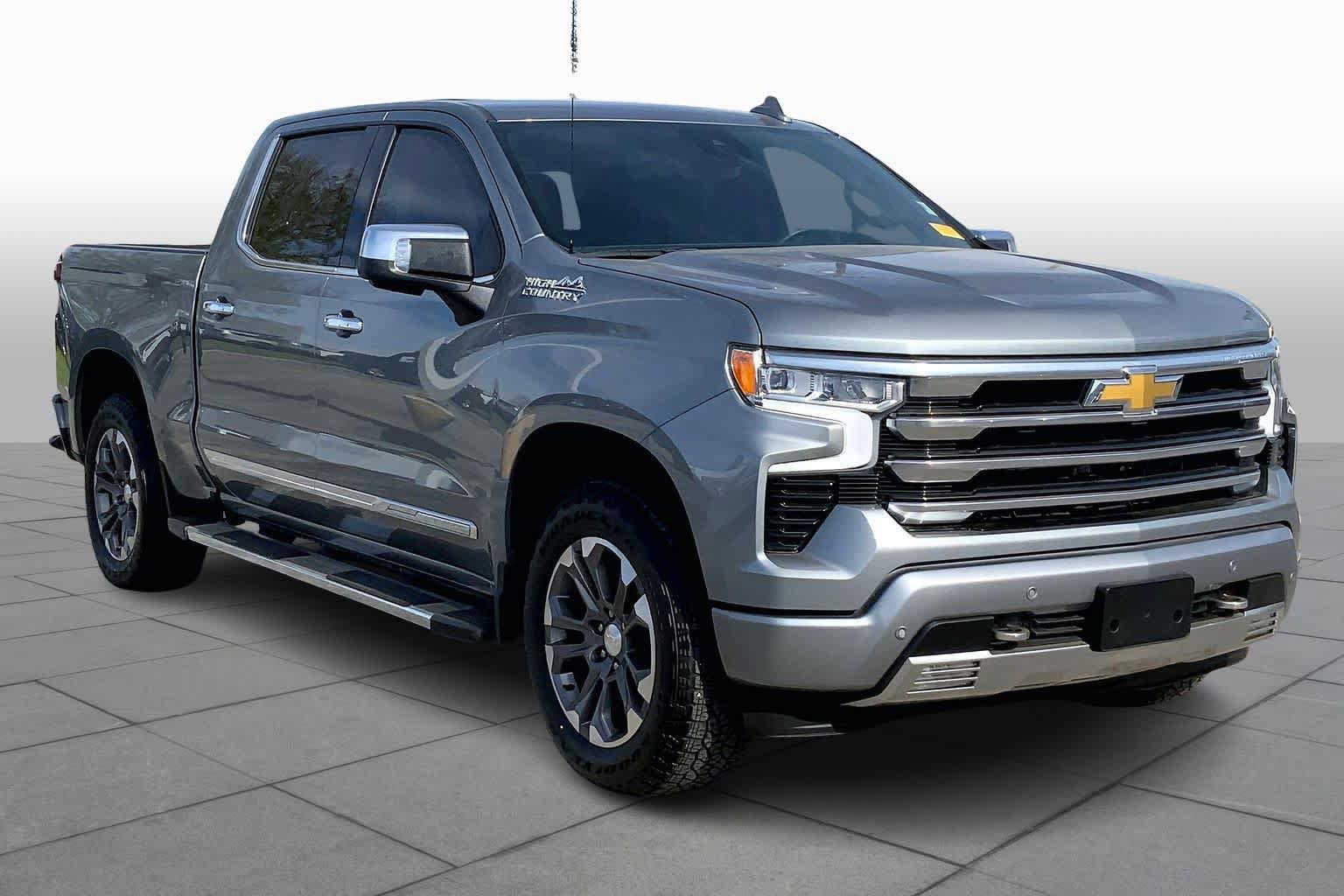 Used 2023 Chevrolet Silverado 1500 High Country w/ Technology Package AWD/4WD image 3