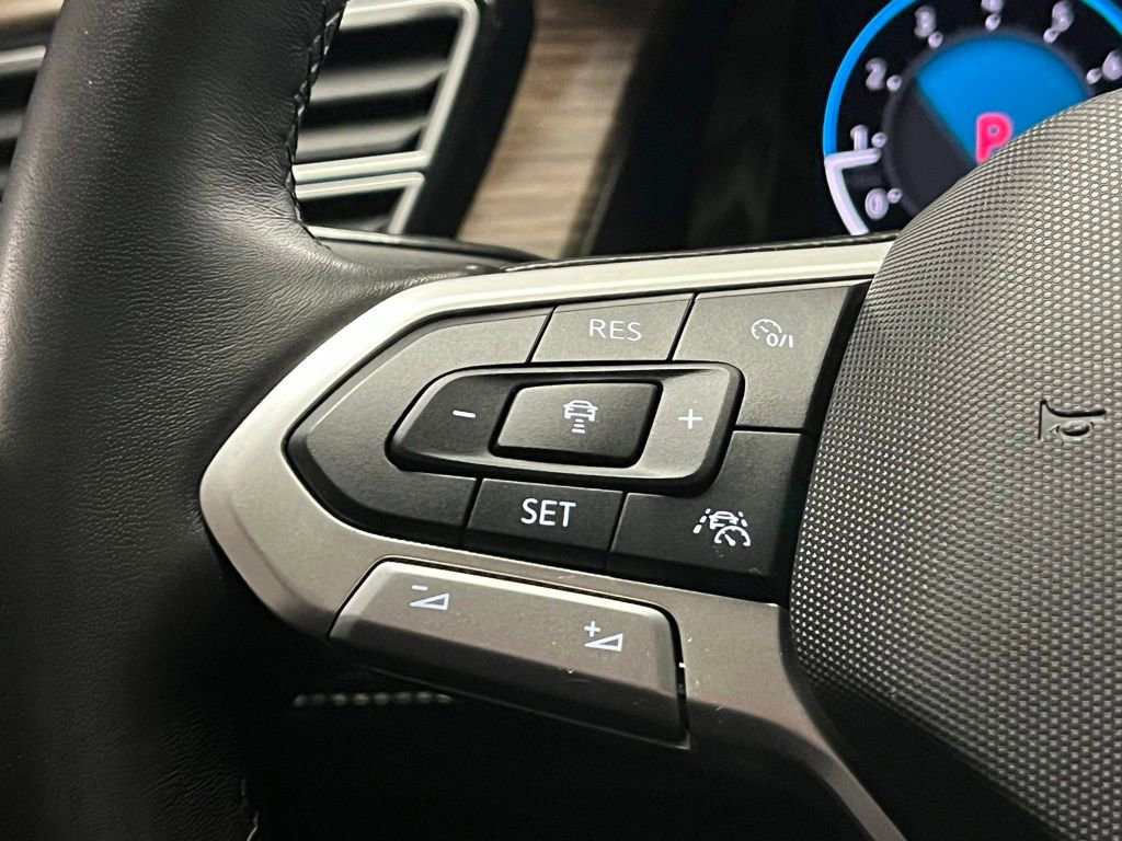 Certified 2025 Volkswagen Atlas SEL Premium R-Line image 28
