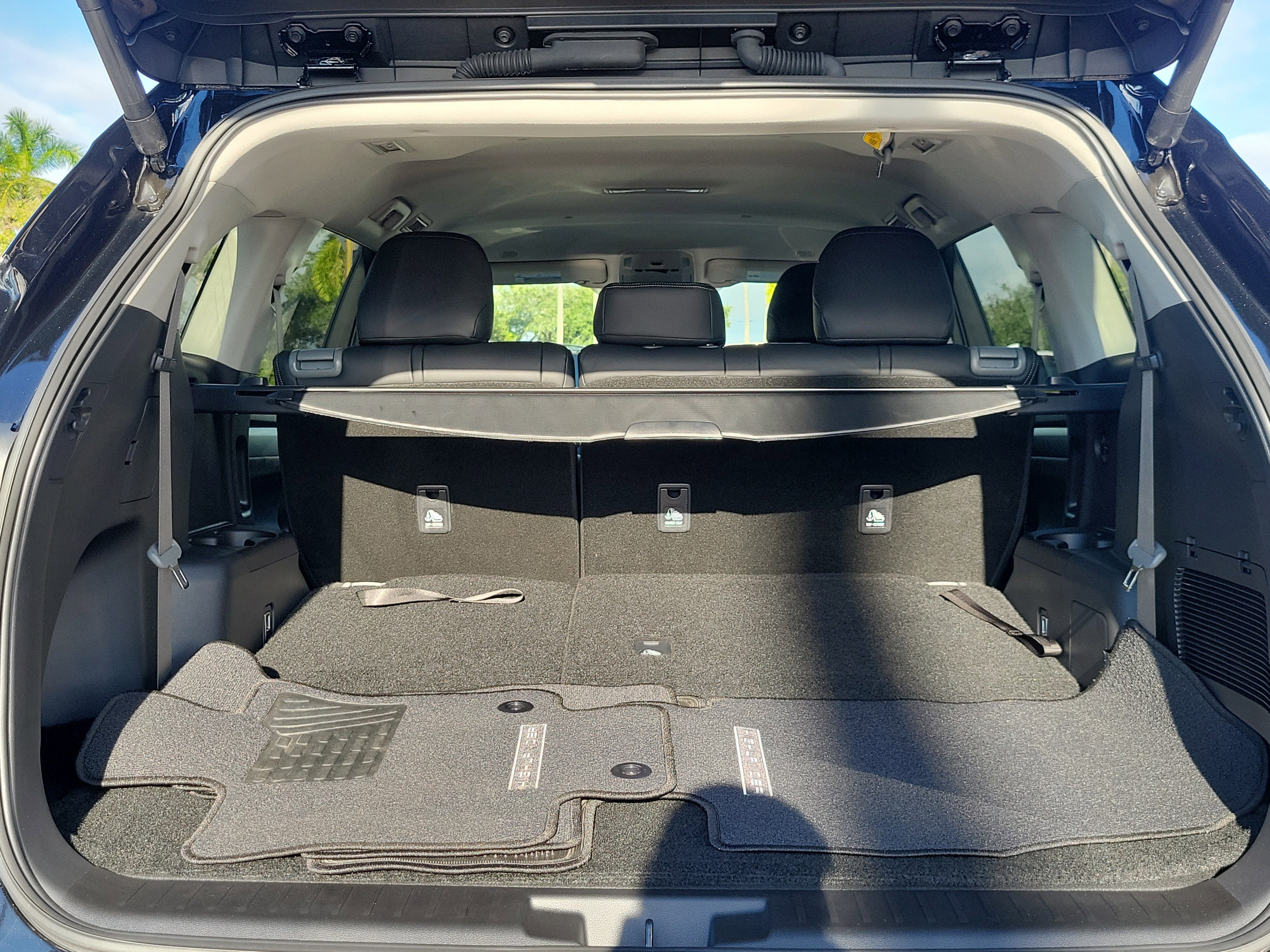 Used 2025 Toyota Highlander LE image 7