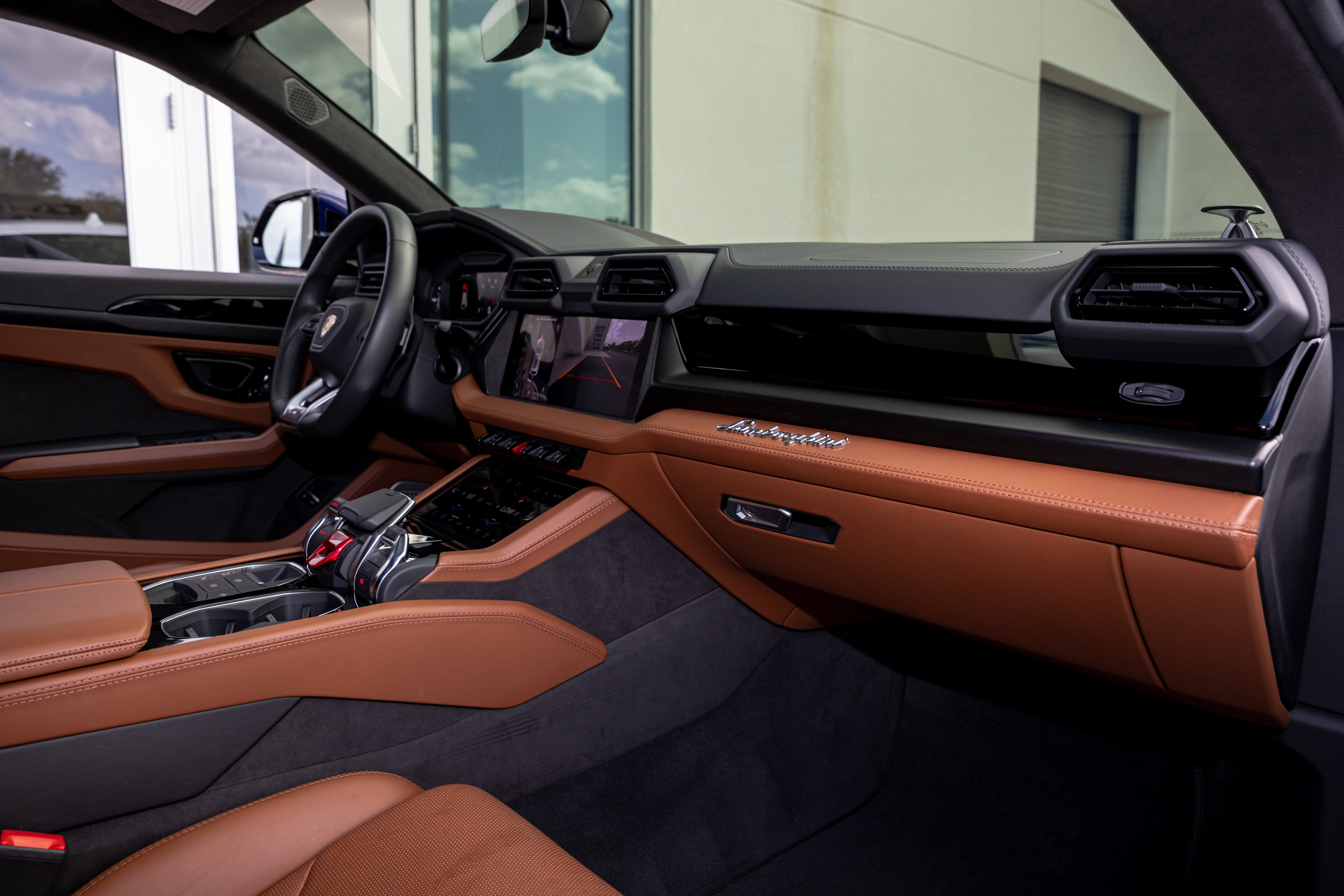 Used 2025 Lamborghini Urus Performante AWD/4WD image 30