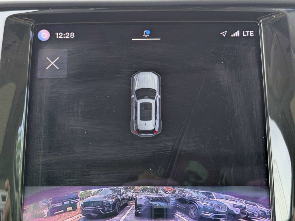 Certified 2022 Volvo XC60 B5 Momentum FWD image 26