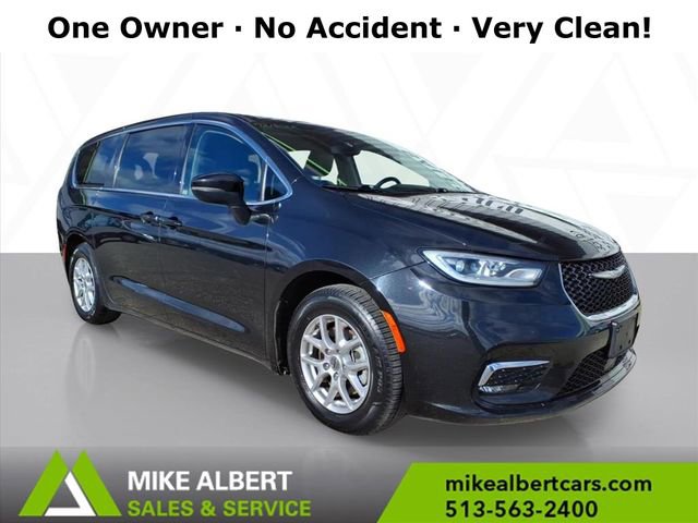 Used 2023 Chrysler Pacifica Touring-L