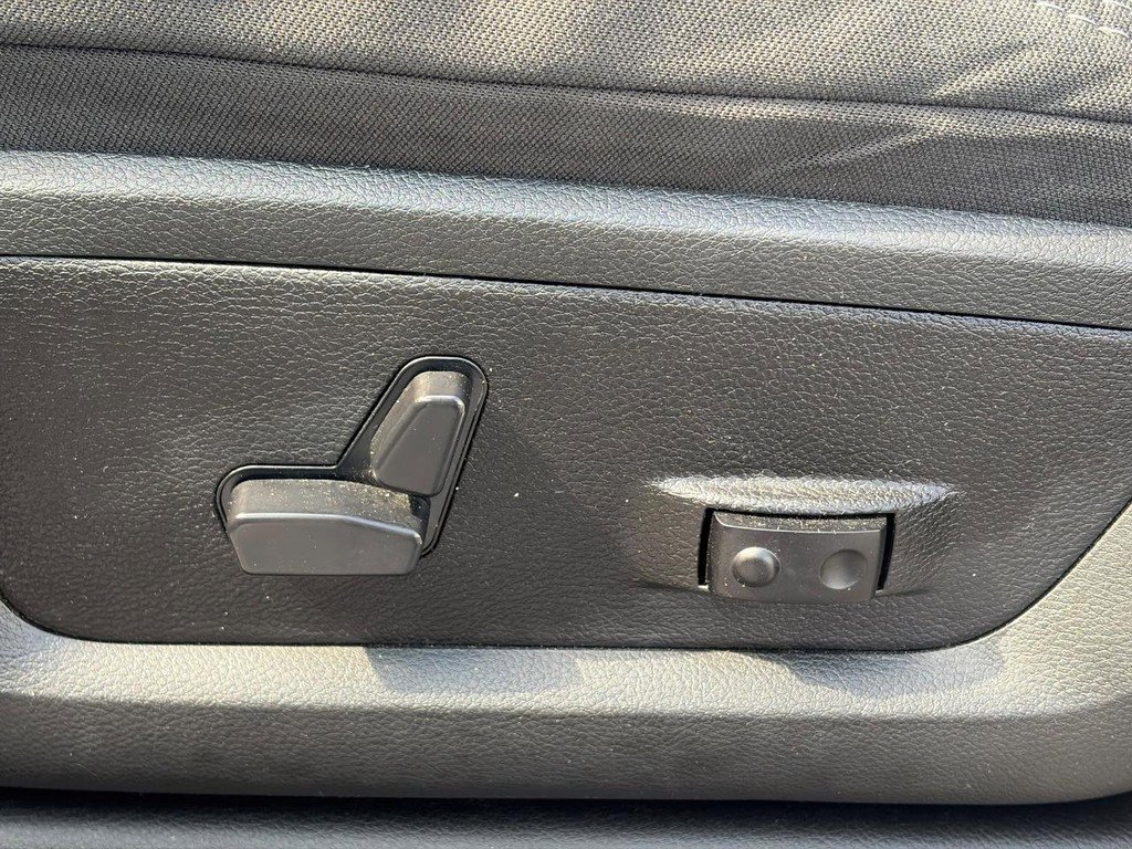 Used 2024 RAM 2500 Big Horn w/ Bed Utility Group image 19