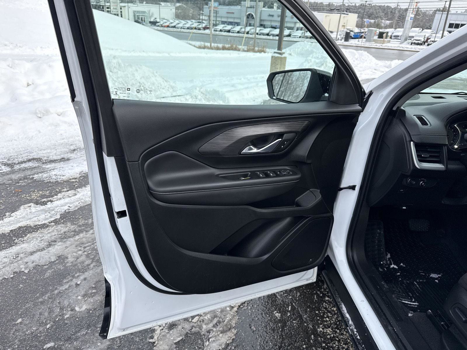 Used 2022 GMC Terrain SLE w/ Driver Convenience Package image 11