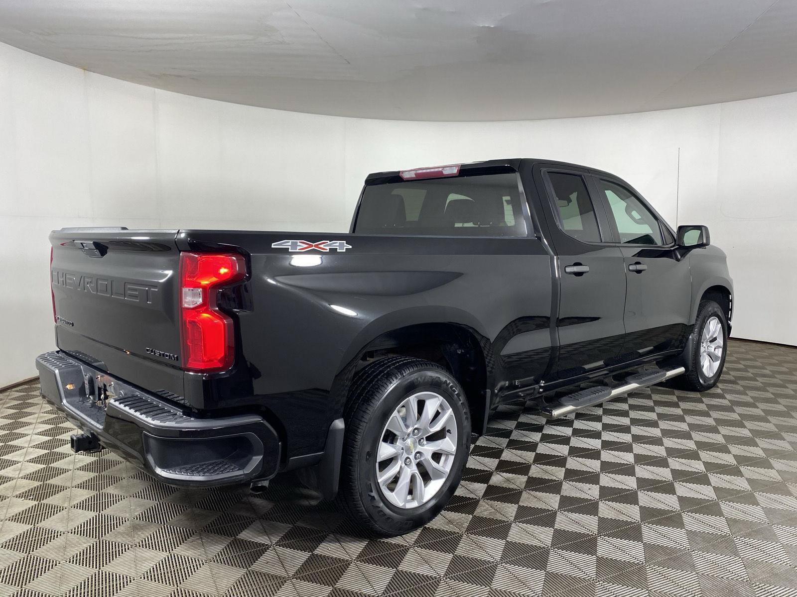 Used 2019 Chevrolet Silverado 1500 Custom w/ Custom Value Package AWD/4WD image 7
