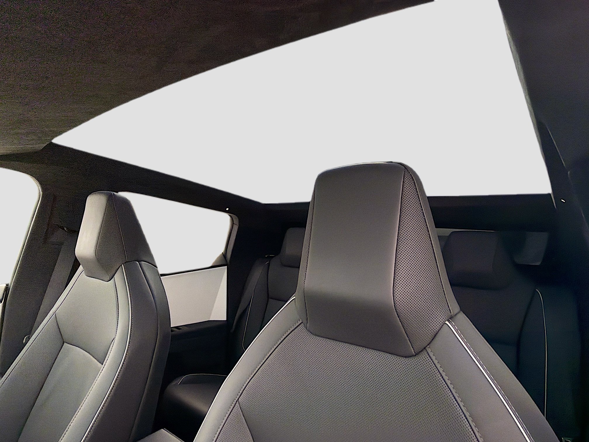 Used 2024 Tesla Cybertruck AWD Crew Cab image 27