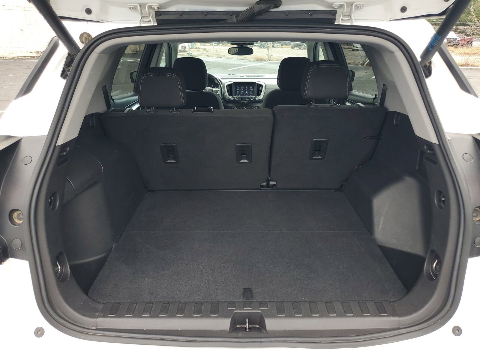 Used 2024 GMC Terrain SLE w/ Driver Convenience Package image 30