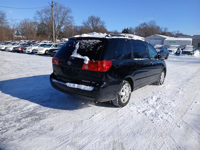 Used 2009 Toyota Sienna XLE image 4