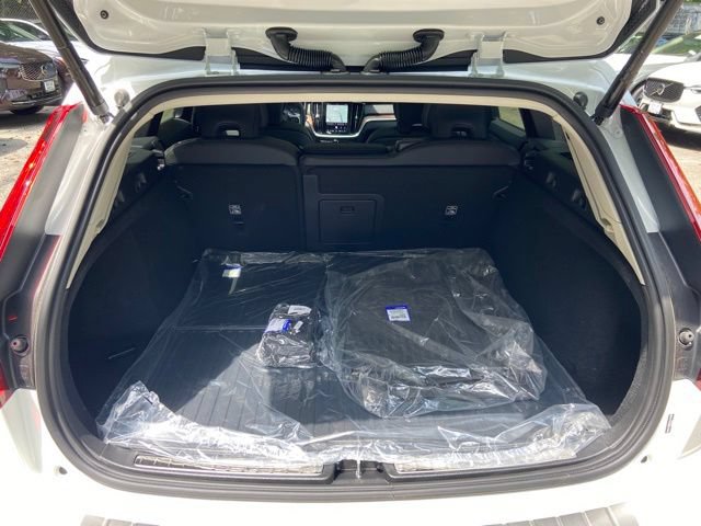 New 2026 Volvo V60 B5 Cross Country Plus w/ Protection Package Premier AWD/4WD image 18
