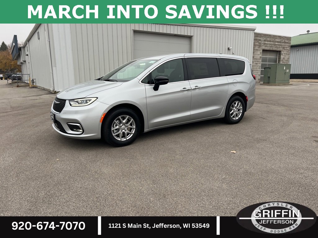 New 2026 Chrysler Pacifica Select