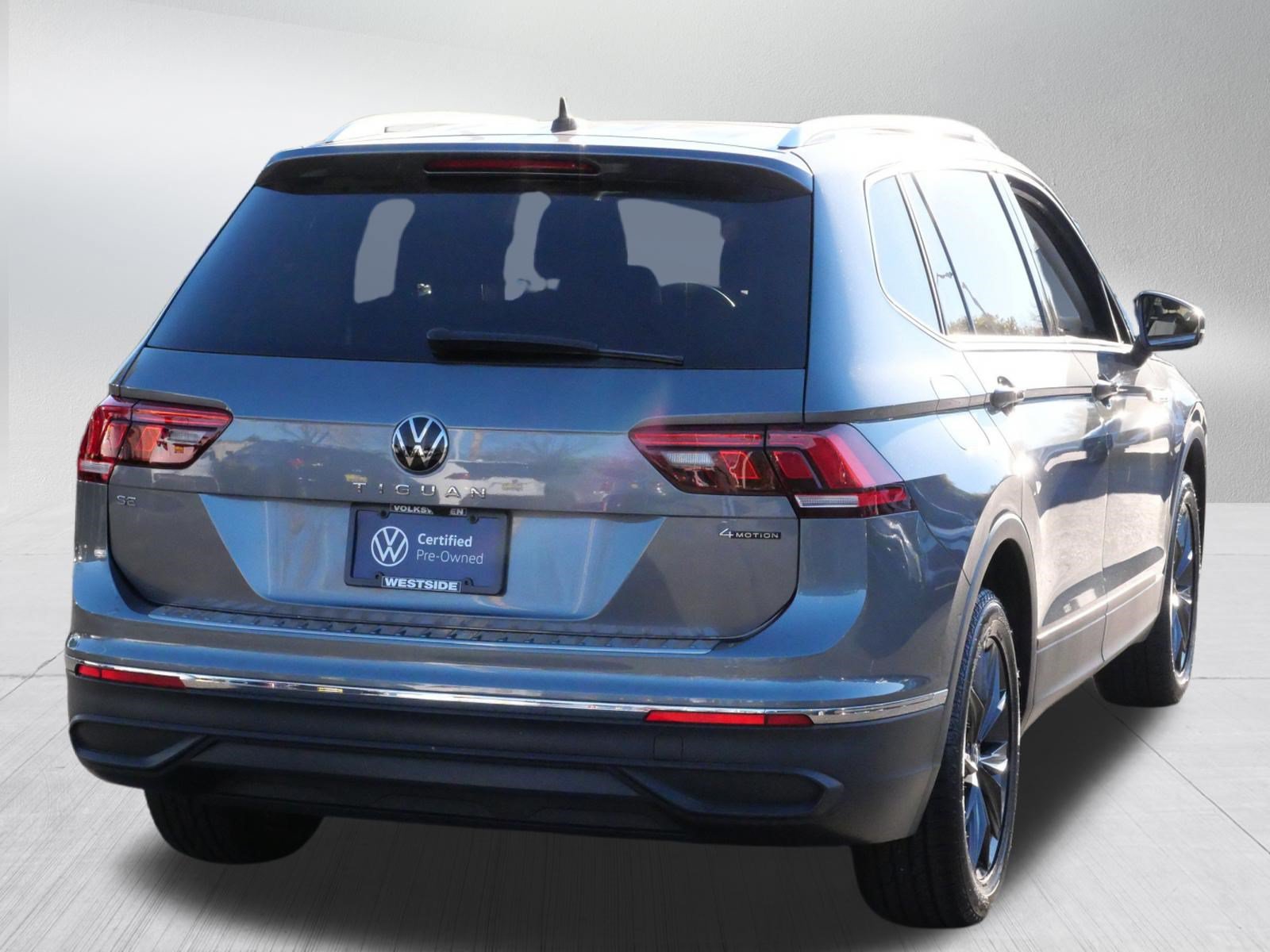 Certified 2023 Volkswagen Tiguan SE w/ Panoramic Sunroof Package AWD/4WD image 6