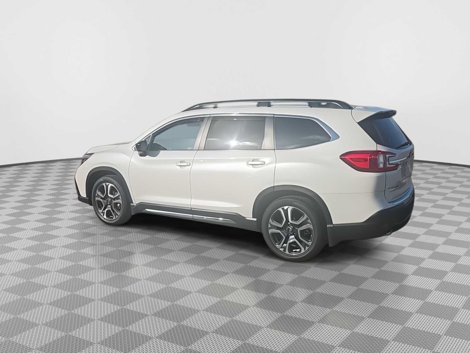 Used 2024 Subaru Ascent Limited w/ Technology Package AWD/4WD image 6