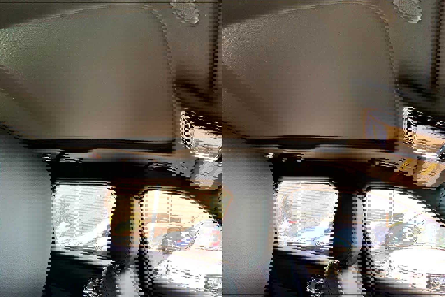 Used 2025 Land Rover Range Rover Velar Dynamic SE image 11