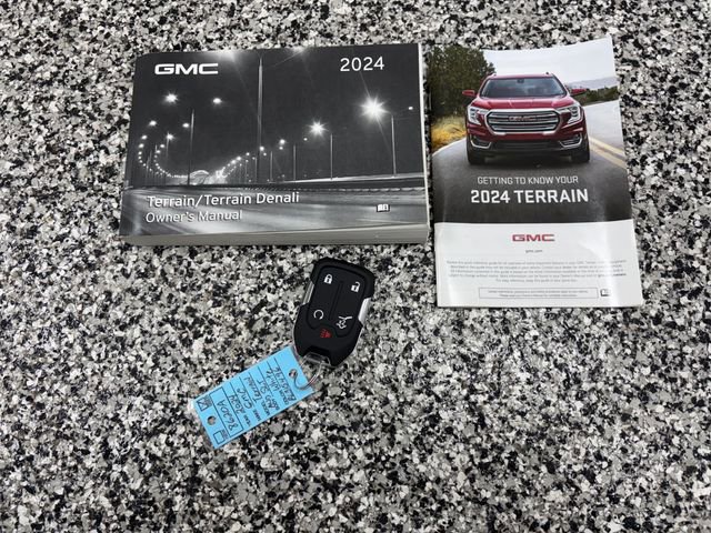 Used 2024 GMC Terrain SLT image 19