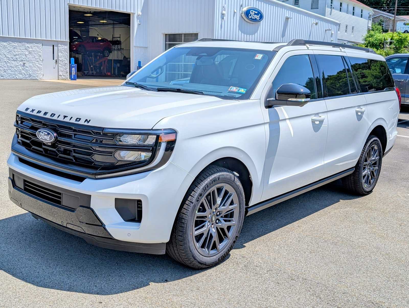 New 2027 Ford Expedition Max Platinum w/ Stealth Appearance Package