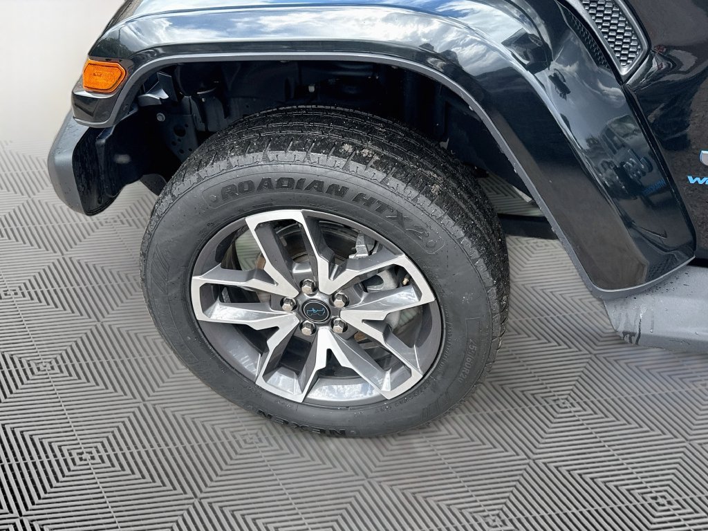 Used 2024 Jeep Wrangler Unlimited w/ Convenience Group AWD/4WD image 35
