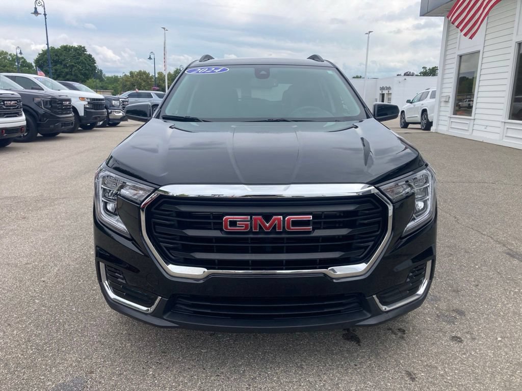 Used 2024 GMC Terrain SLE w/ Driver Convenience Package AWD/4WD image 2