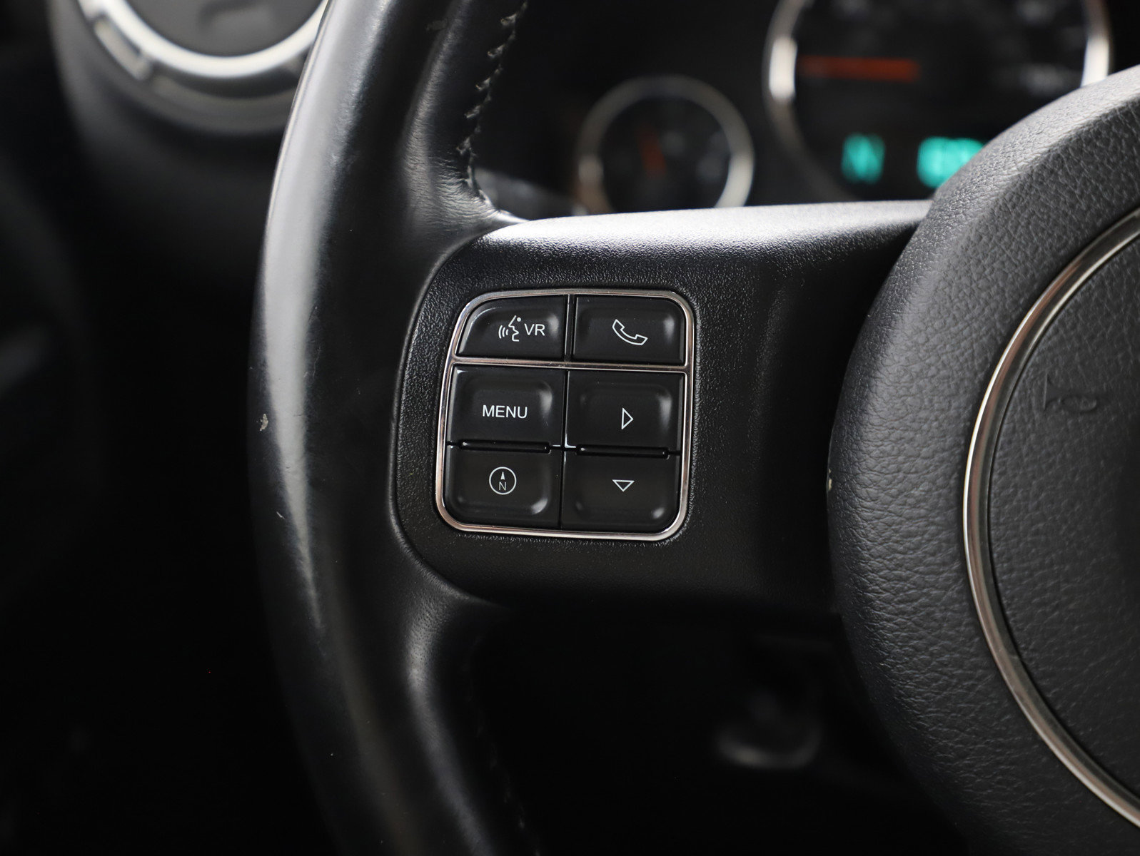 Used 2016 Jeep Wrangler Unlimited Rubicon w/ Connectivity Group image 24