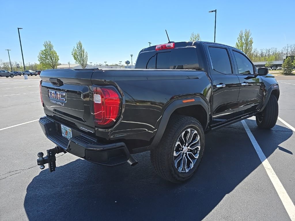 Used 2025 GMC Canyon Denali image 4