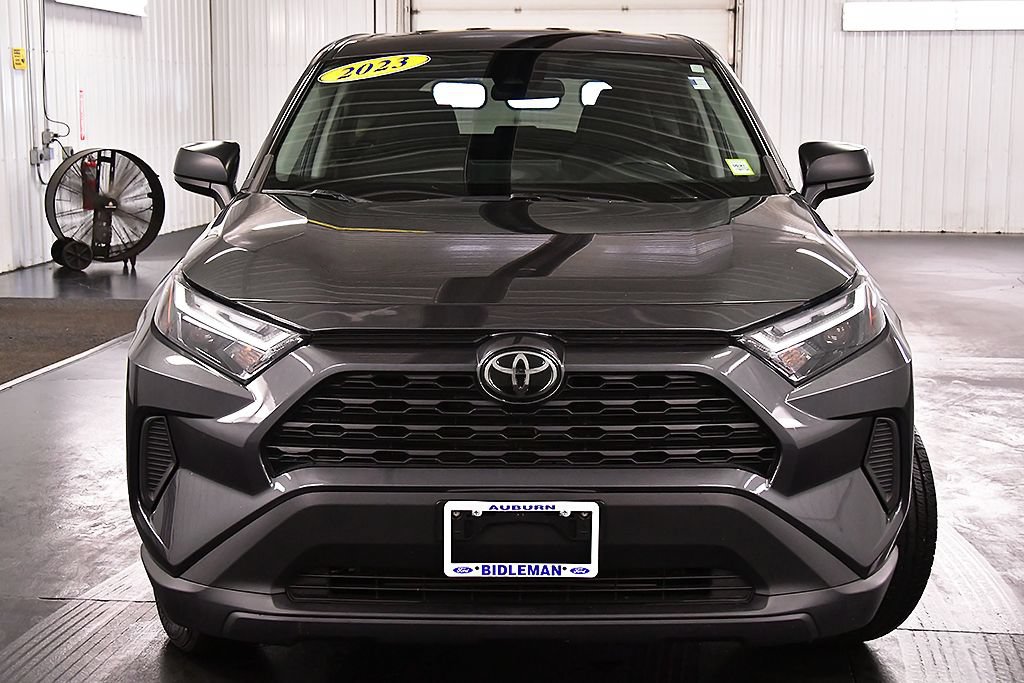 Used 2023 Toyota RAV4 LE AWD/4WD image 2