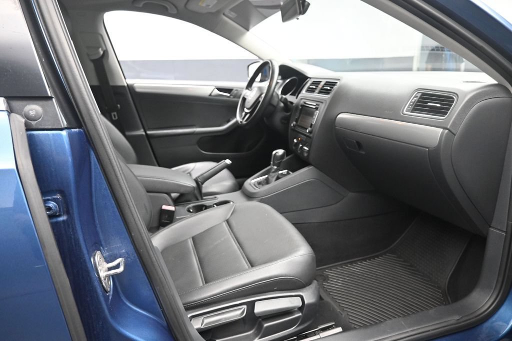 Used 2015 Volkswagen Jetta SE FWD image 27