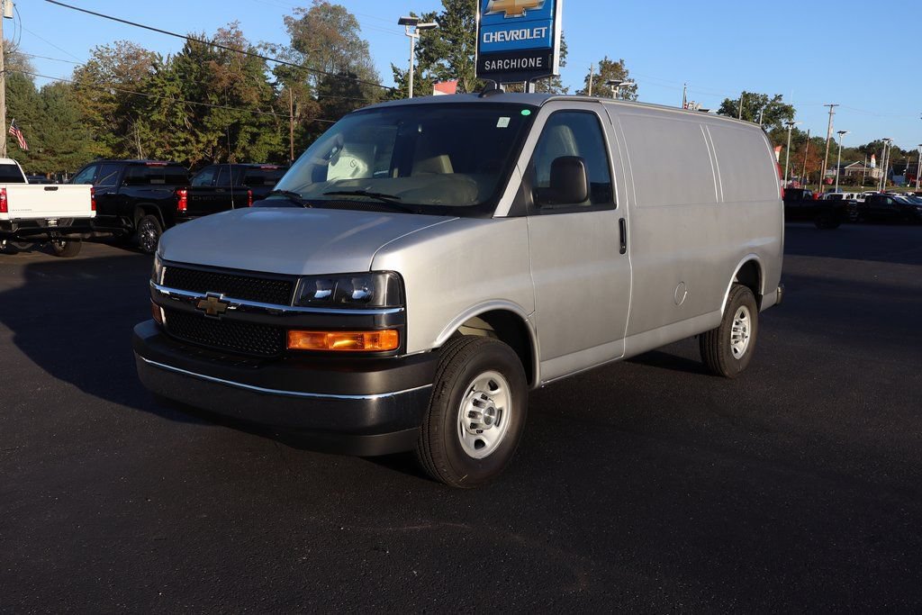 New 2025 Chevrolet Express 3500 w/ Driver Convenience Package RWD image 19