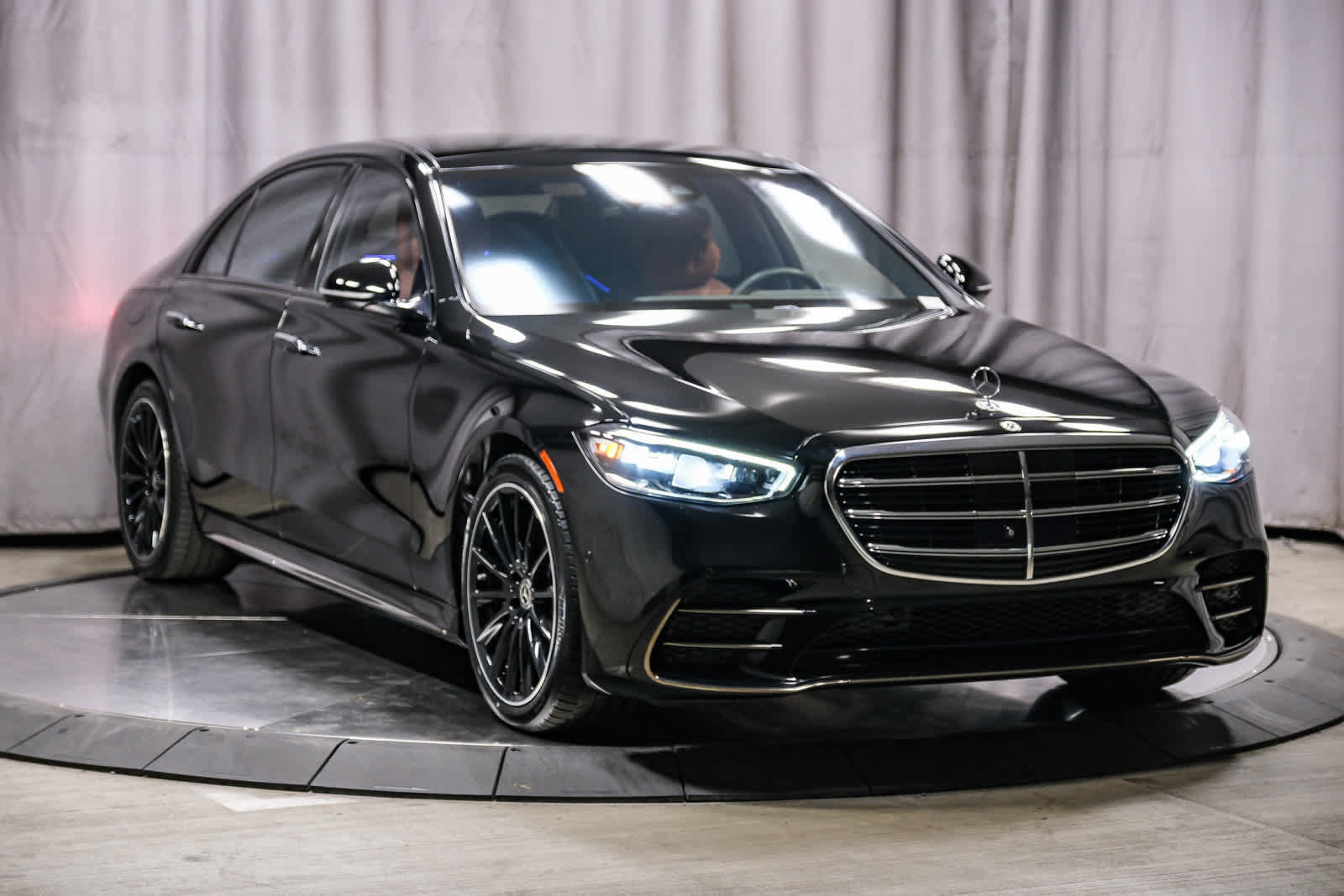 Used 2023 Mercedes-Benz S 580e 4MATIC Sedan image 5