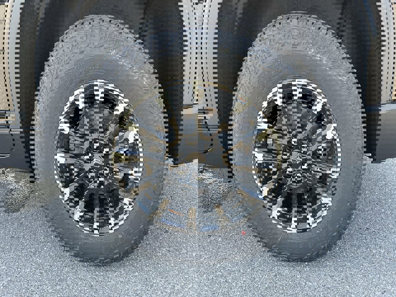 New 2025 Chevrolet Traverse Z71 w/ Enhanced Driving Package image 9