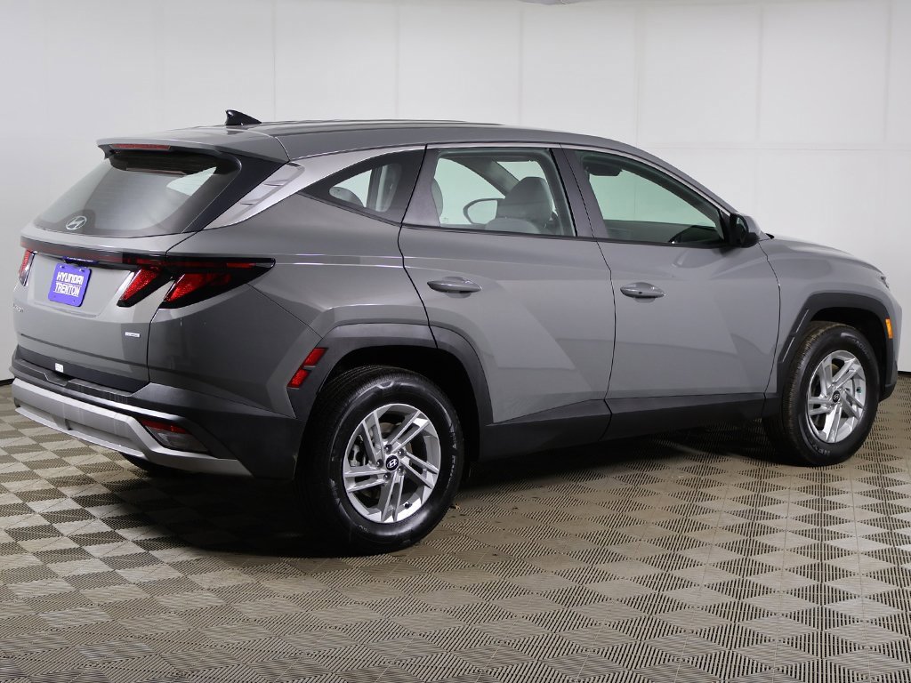 Certified 2025 Hyundai Tucson SE image 8